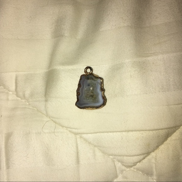 Necklace pendant LIKE NEW W/O TAGS - Picture 2 of 2